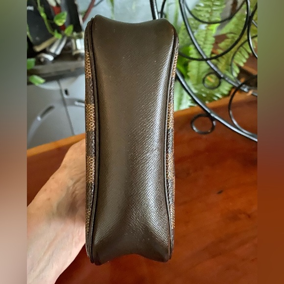 Louis Vuitton Damier Ebene Trousseau Makeup Pochette - Picture 4 of 11